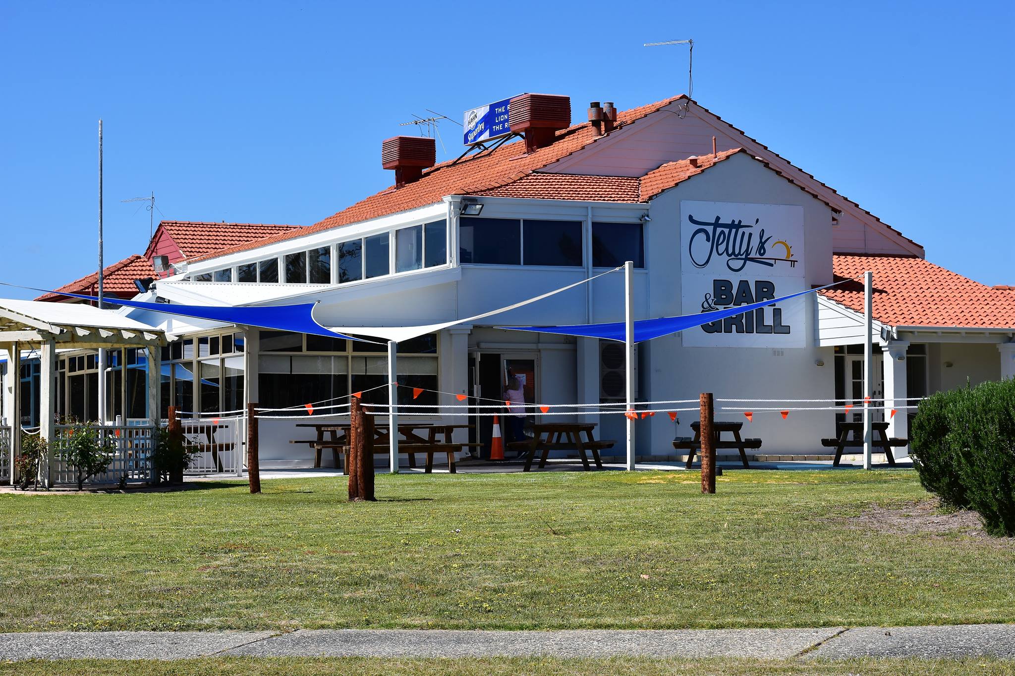 Jetty's Bar and Grill