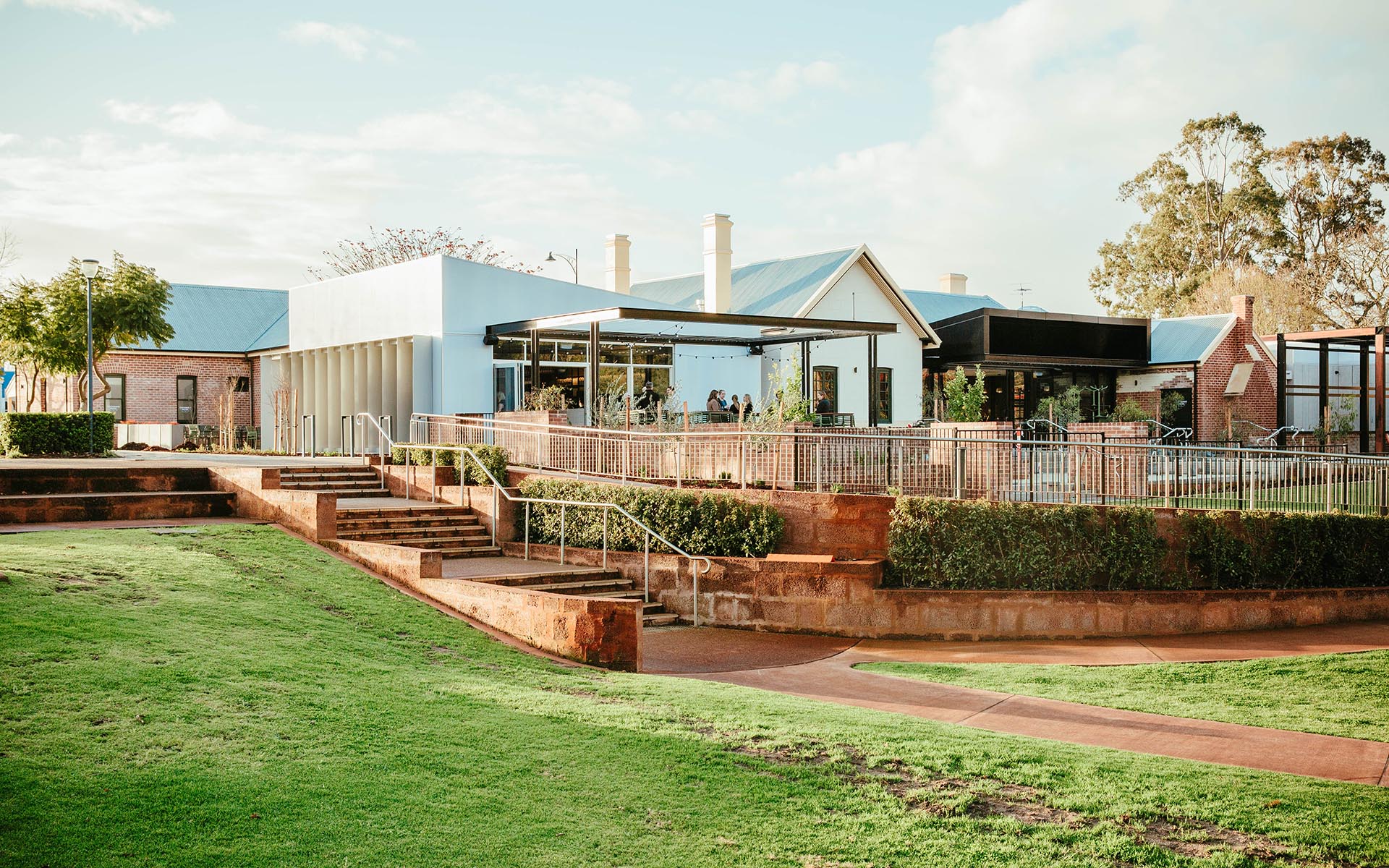 Exchange Hotel Pinjarra overlooking the Murray River